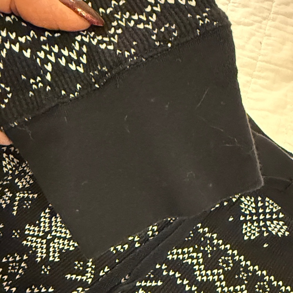 Apres Ski Black Patterned Lounge Set - Picture 8 of 8